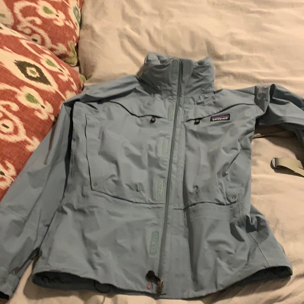 Patagonia waterproof windbreaker size small.